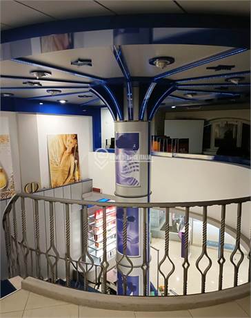 SPAZIO COMMERCIALE
