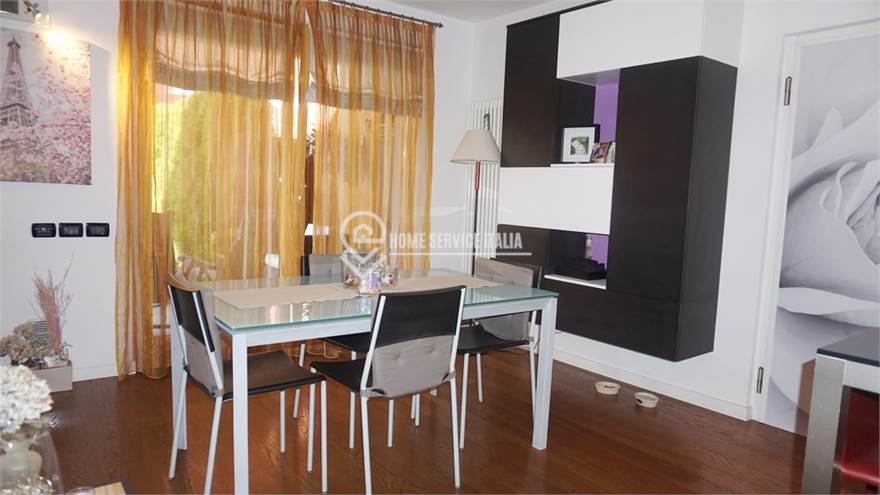  Soggiorno con cucina a vista