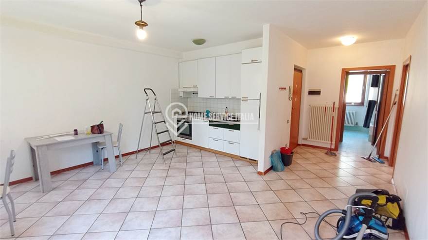 Zona giorno con cucina a vista