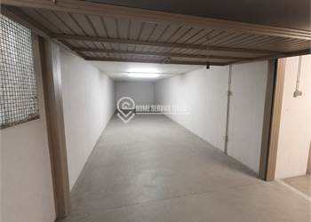 VENDESI GRANDE GARAGE / DEPOSITO AD ALDENO